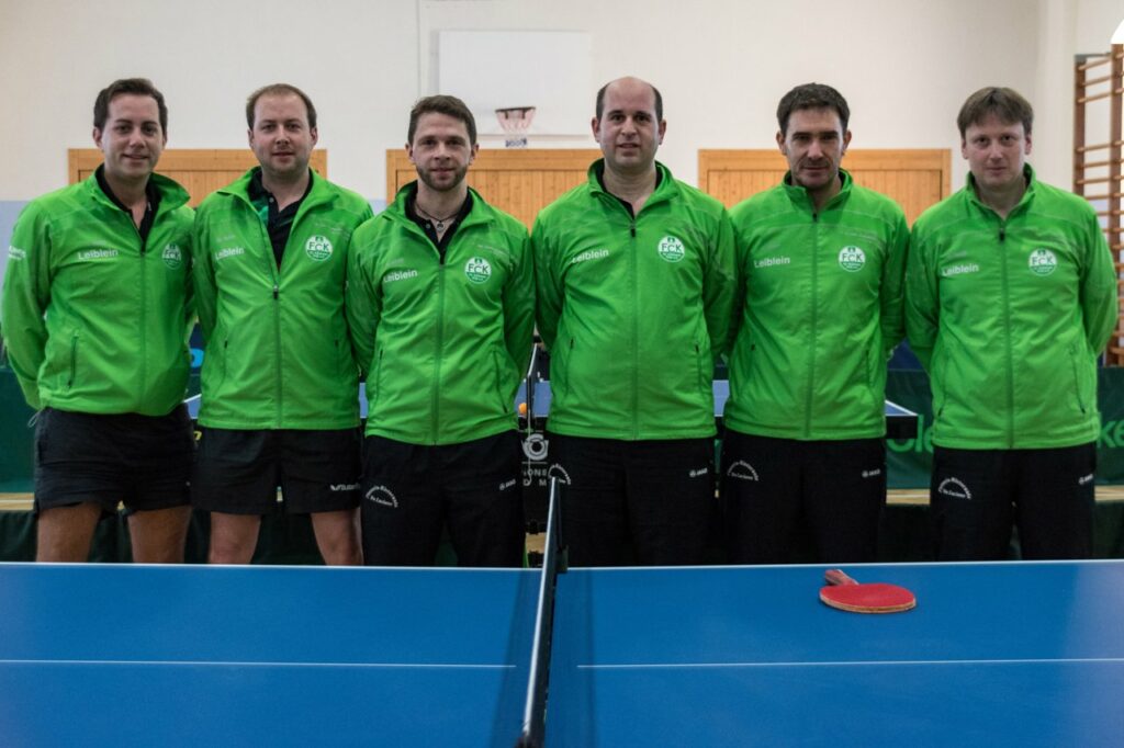 Die Endspielteilnehmer im Herren B-Pokal (von links): FC Külsheim I und FC Külsheim II.
