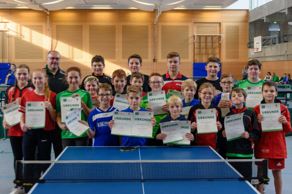 Die Siegerinnen und Sieger der Wettbewerbe Schülerinnen C-Klasse Einzel und Doppel, Schülerinnen B-Klasse Einzel und Doppel, Schülerinnen A-Klasse Einzel und Doppel, Schüler C-Klasse Doppel, Schüler B-Klasse Doppel, Schüler A-Klasse Doppel, Schüler C-Klasse Einzel und Schüler A-Klasse Einzel.
