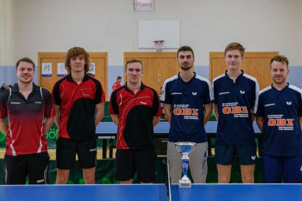 Die Endspielteilnehmer im Bezirkspokal 2018/2019 der Herren B: TSV Tauberbischofsheim und das siegreiche Team des SV Niklashausen II (von links).
