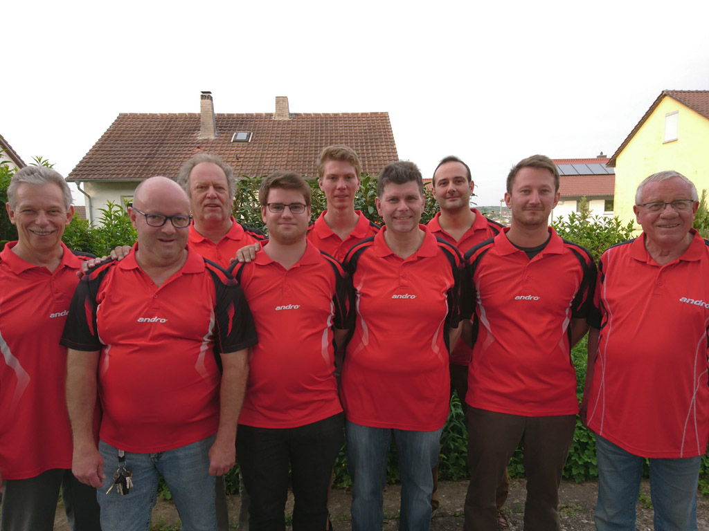 Meister der Herren Kreisklasse B: TSV Tauberbischofsheim IV mit (von rechts nach links): Paul Treu, Michael Wollny, Andreas Scherer, Norbert Buchholz, Markus Schipper, Marc Henninger, Richard Hauck, Johannes Adam und Manfred Reinbold. Es fehlt Johannes Hörner.