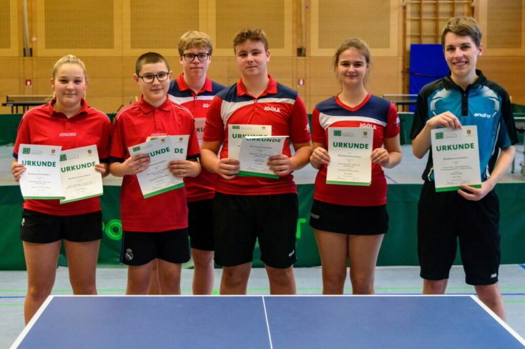 Die Siegerinnen und Sieger der Wettbewerbe Junioren, Mixed Juniorinnen / Junioren und Jungen Doppel.